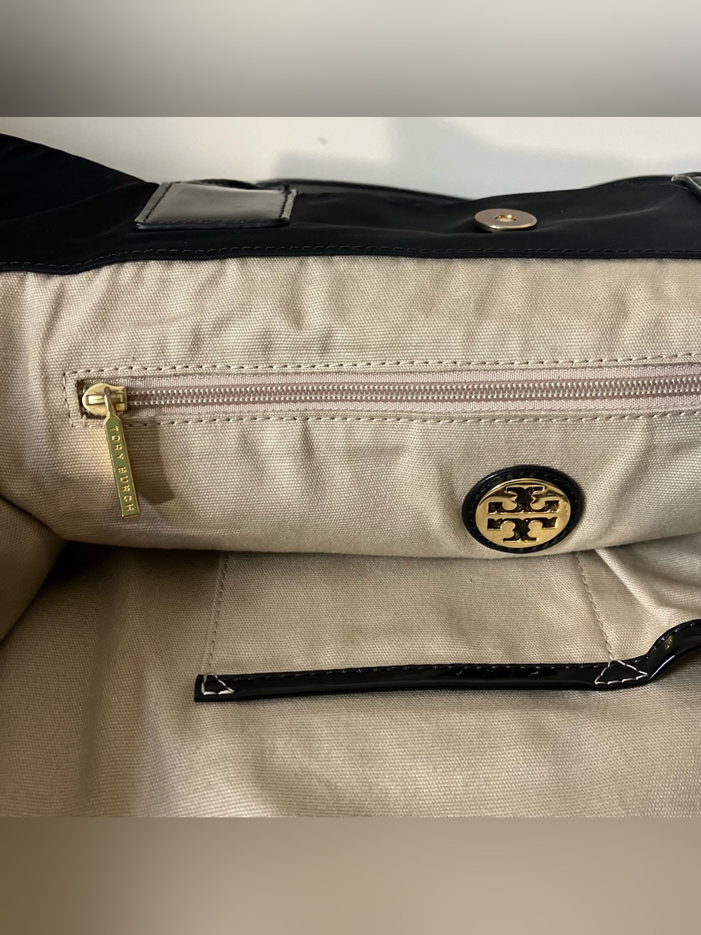 Tory Burch Ella Oversized Nylon Tote Black Patent Logo Large Shoulder Bag - Picture 6 of 6